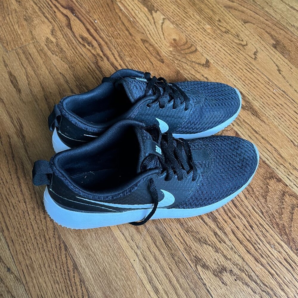 Boys Black Nike Spikeless Golf Shoes Size 6